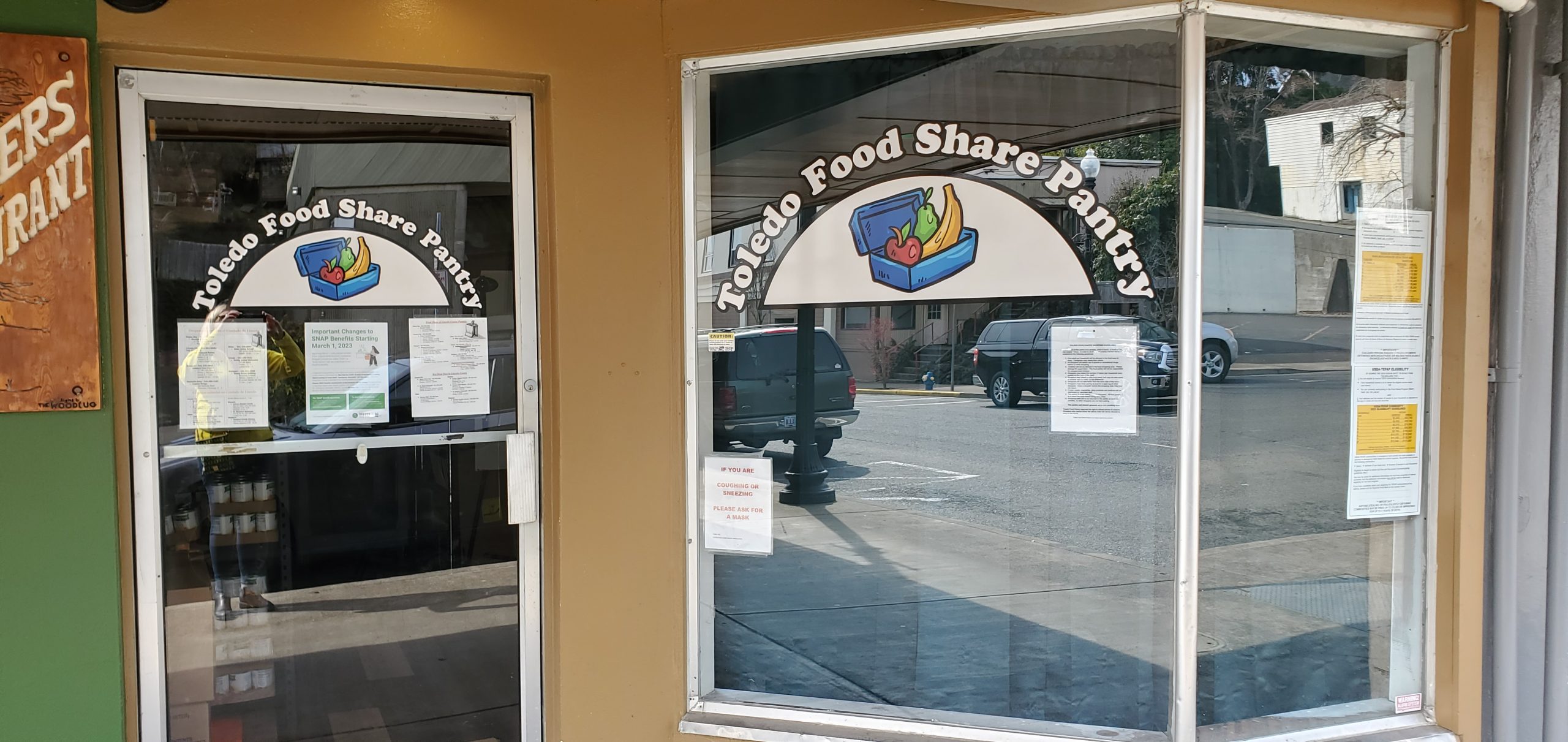 Photo of the front of the Toledo Food Pantry in Toledo, Oregon